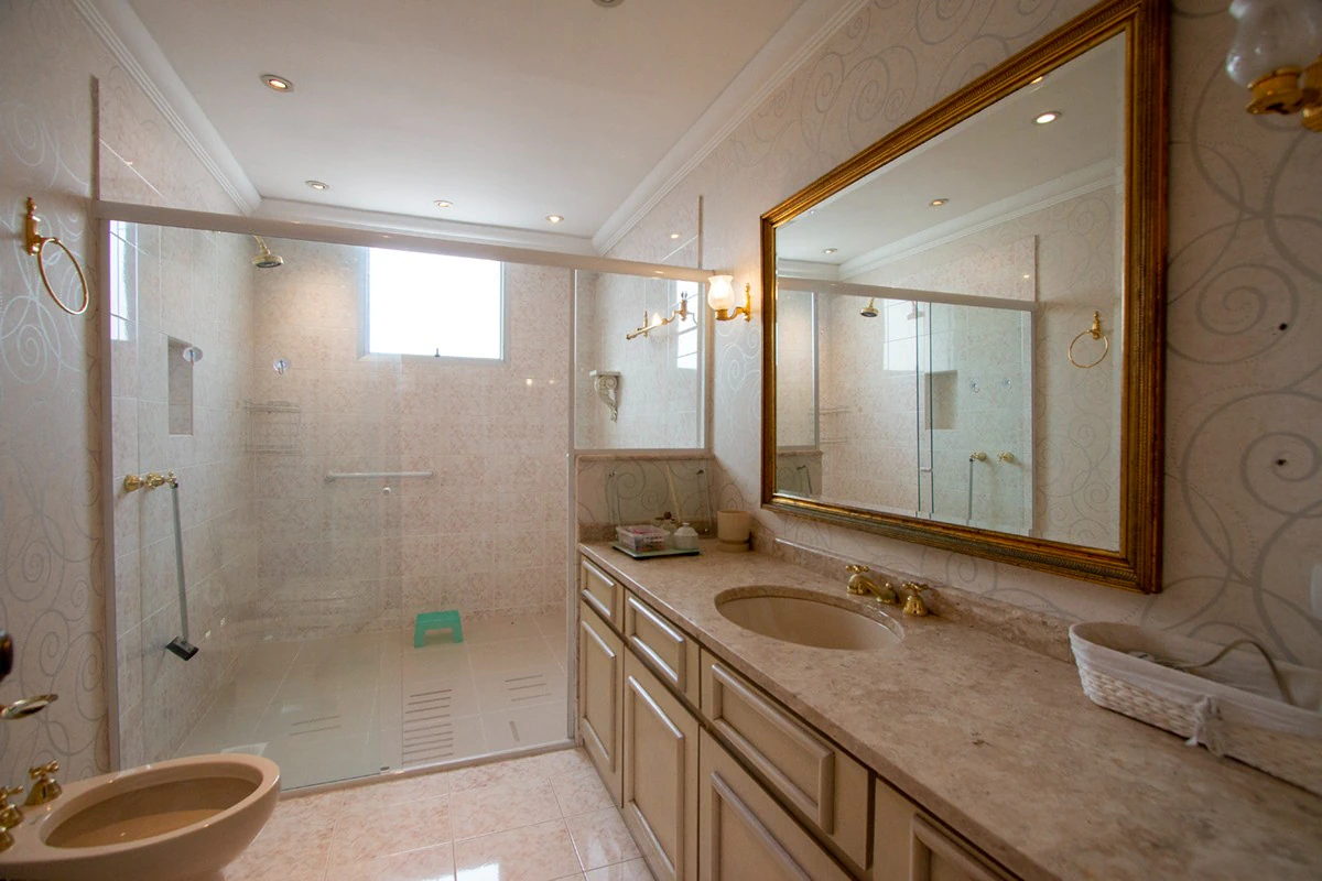 Glass-enclosed balcony in a 4-bedroom apartment, 382 m² — photo 17