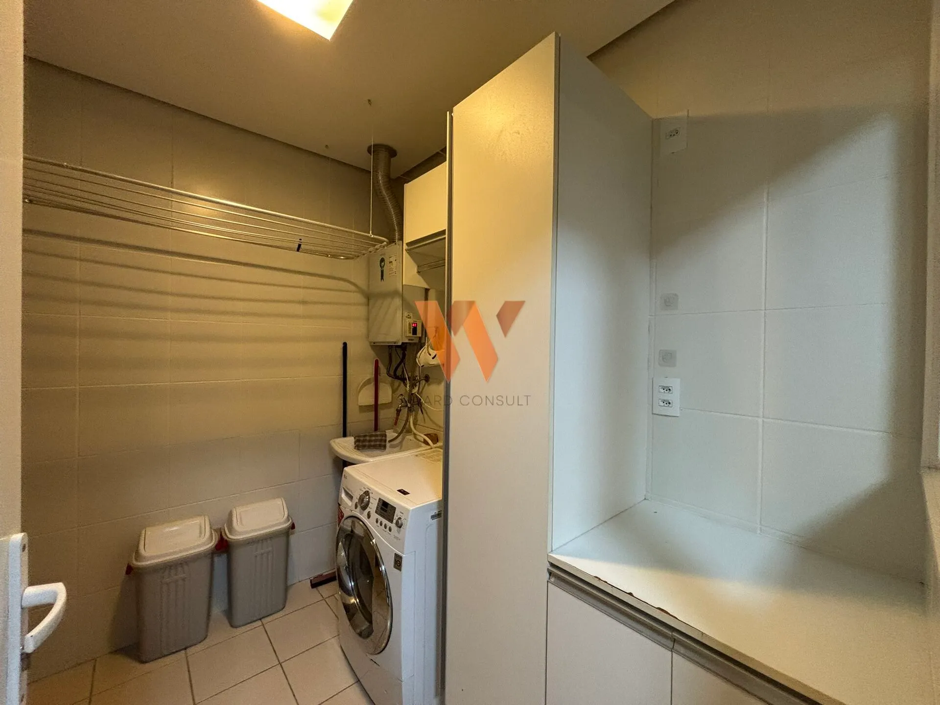 Furnished apartment with 3 en-suites and 236 m² — photo 45