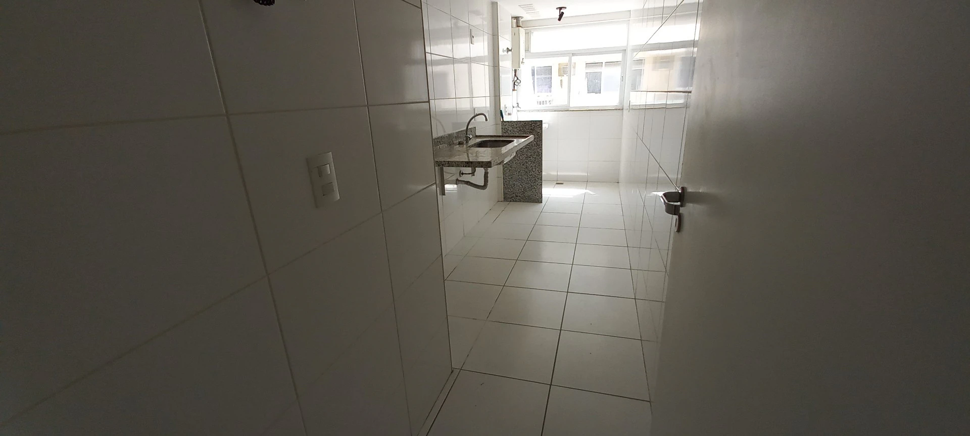 Apartment with 3 en-suites and 4 bathrooms — photo 9