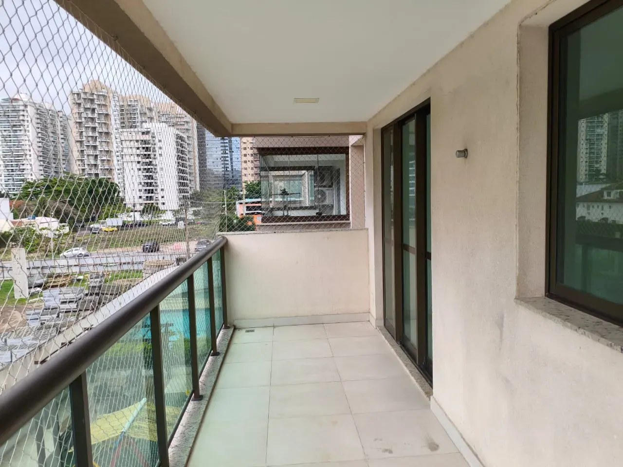 2-bedroom apartment in a building with a gym — photo 17