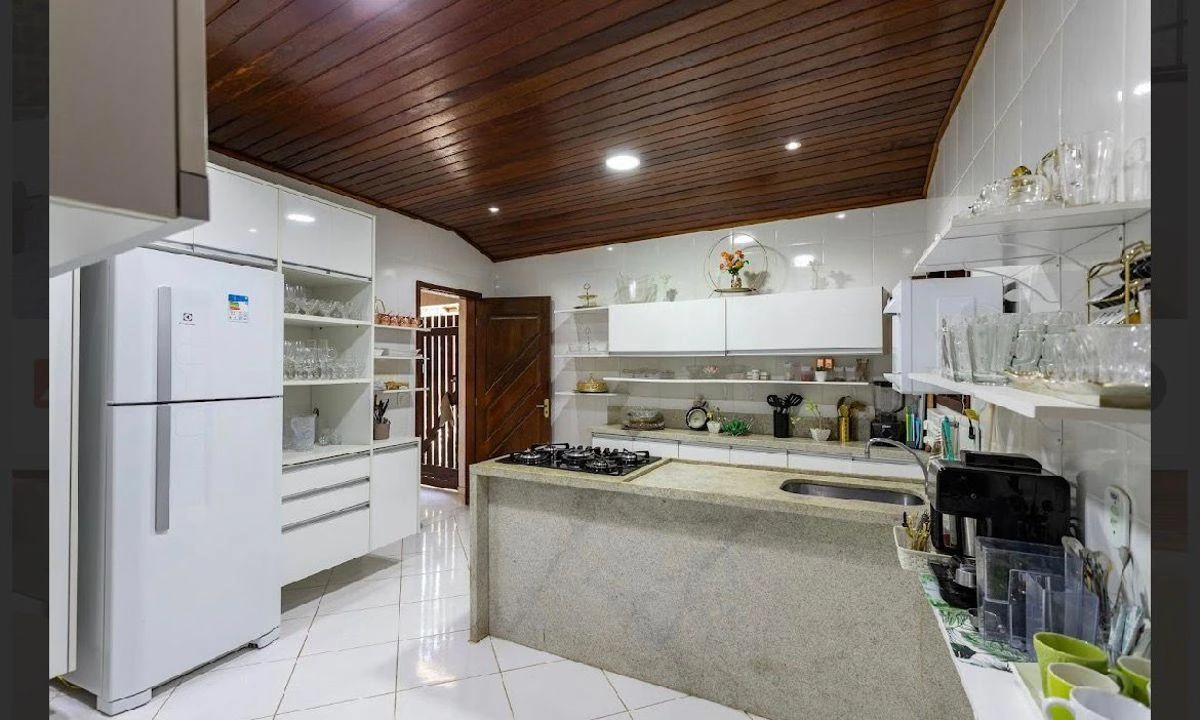House with 8 bedrooms and 5 en-suites, 1500 m² — photo 2