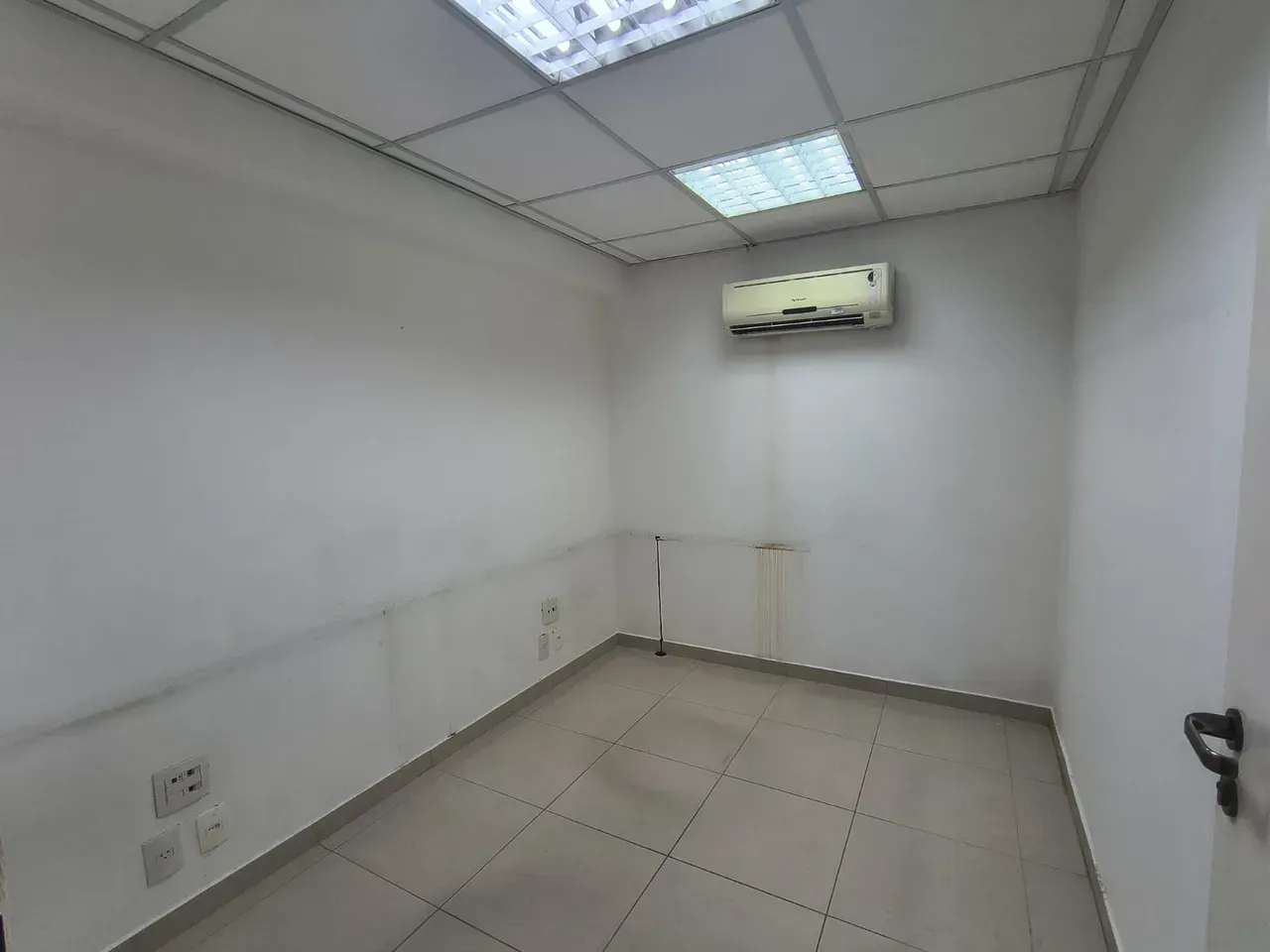 Unfurnished house with 5 bedrooms and 5 bathrooms, 352 m² — photo 12