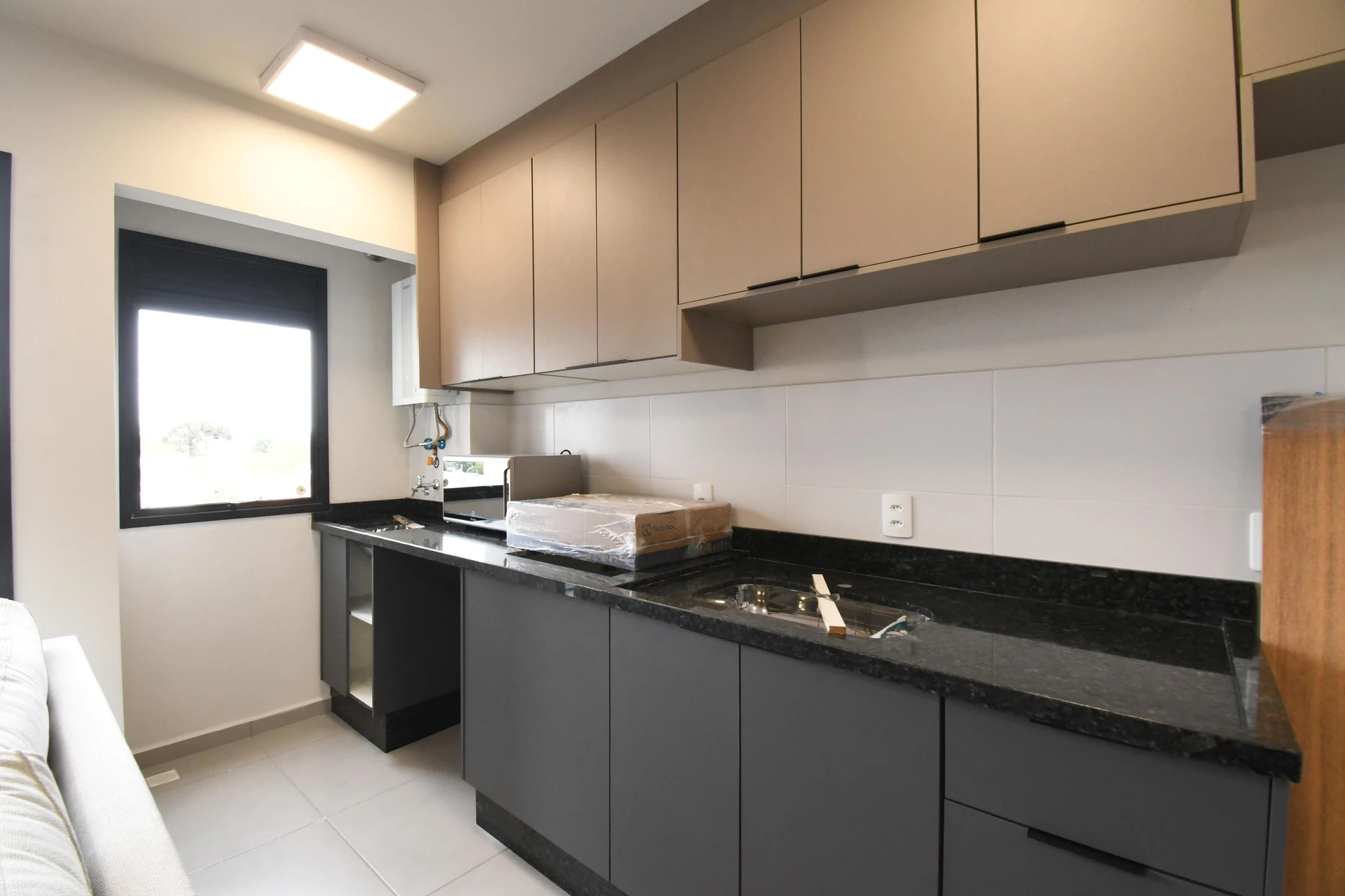 2-bedroom apartment with wood or laminate floors in Curitiba — photo 2