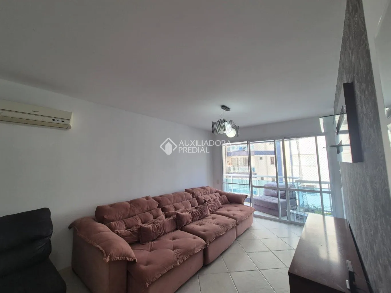 Furnished apartment with 3 bedrooms and 137 m² — photo 9