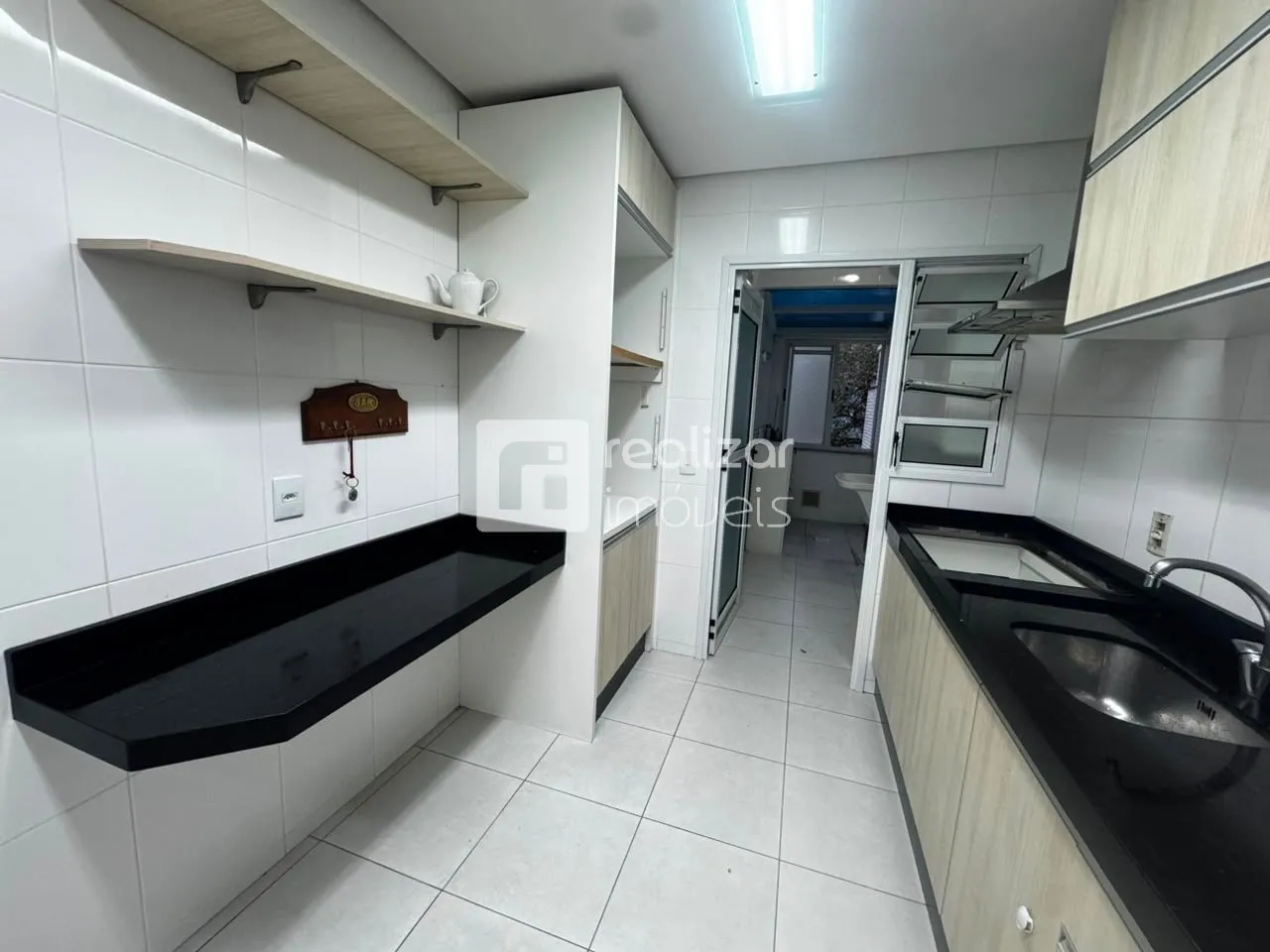 3-bedroom apartment with a built-in balcony grill — photo 10