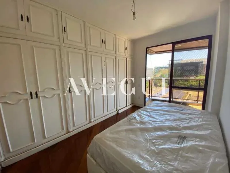3-bedroom apartment with 4 bathrooms and a balcony — photo 13