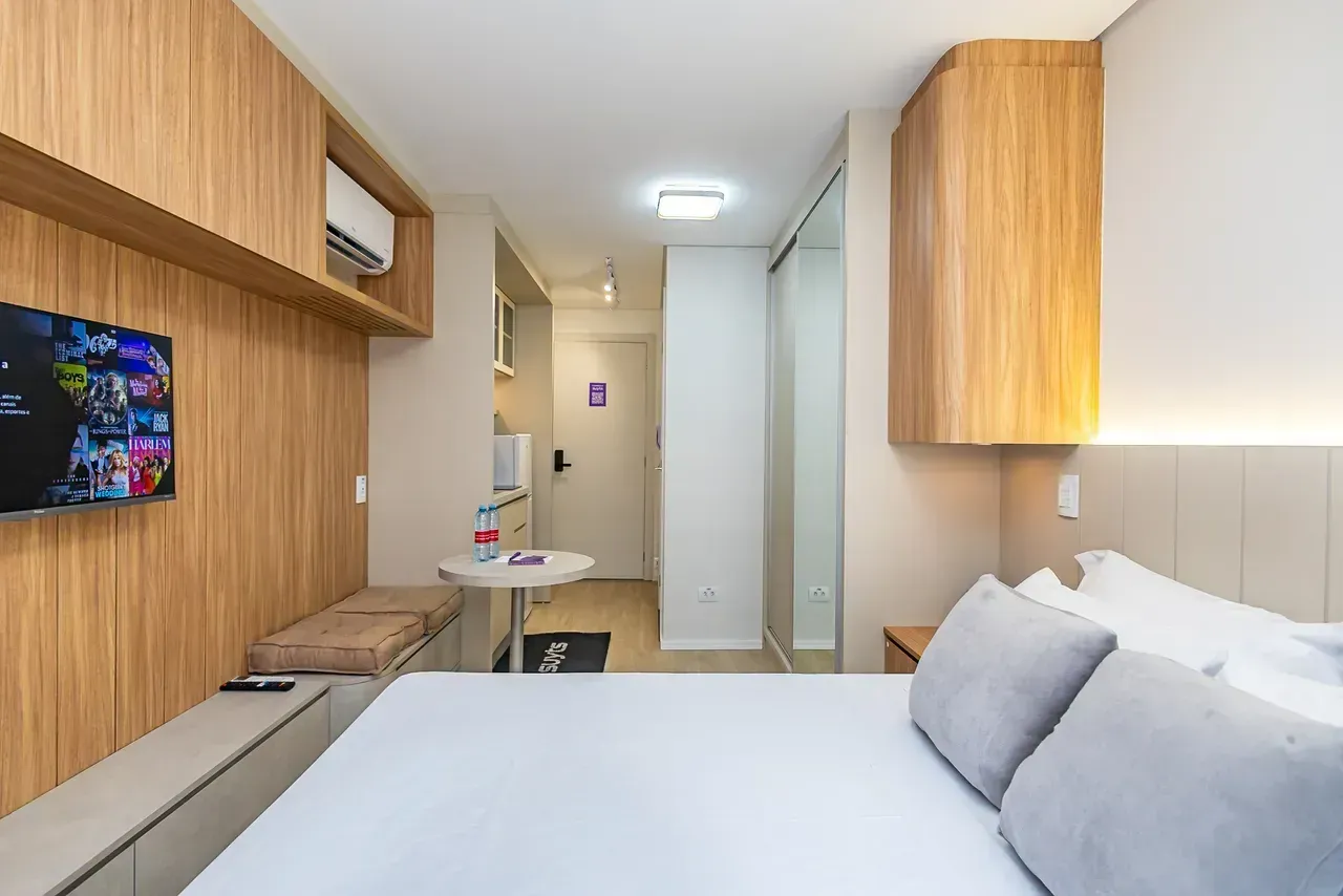 Furnished 1-bedroom apartment with 1 bathroom — photo 19