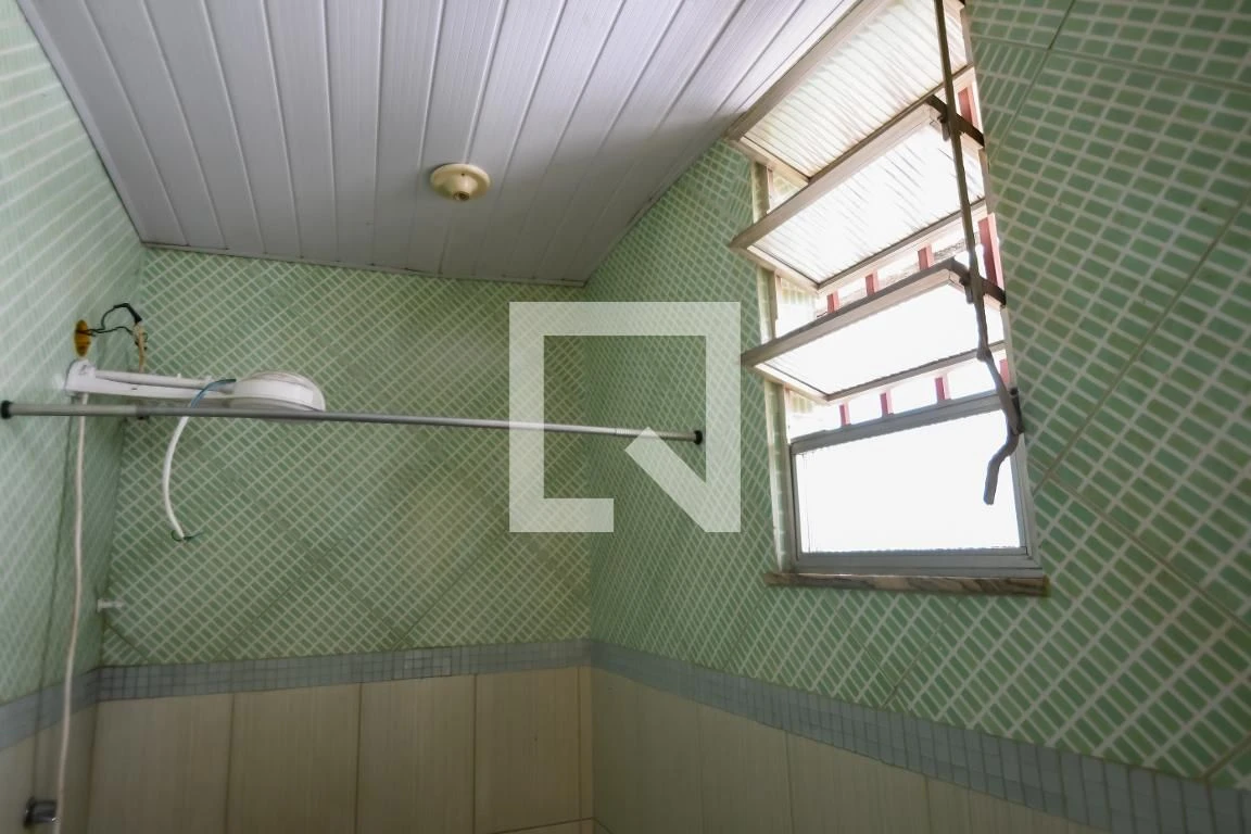Casa para alugar com 1 quarto e 2 banheiros, sem vaga