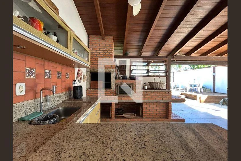 Furnished 284 m² house with 4 bedrooms and balcony — photo 8