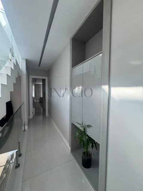 Casa com 5 quartos e 5 banheiros, cozinha planejada — photo 18