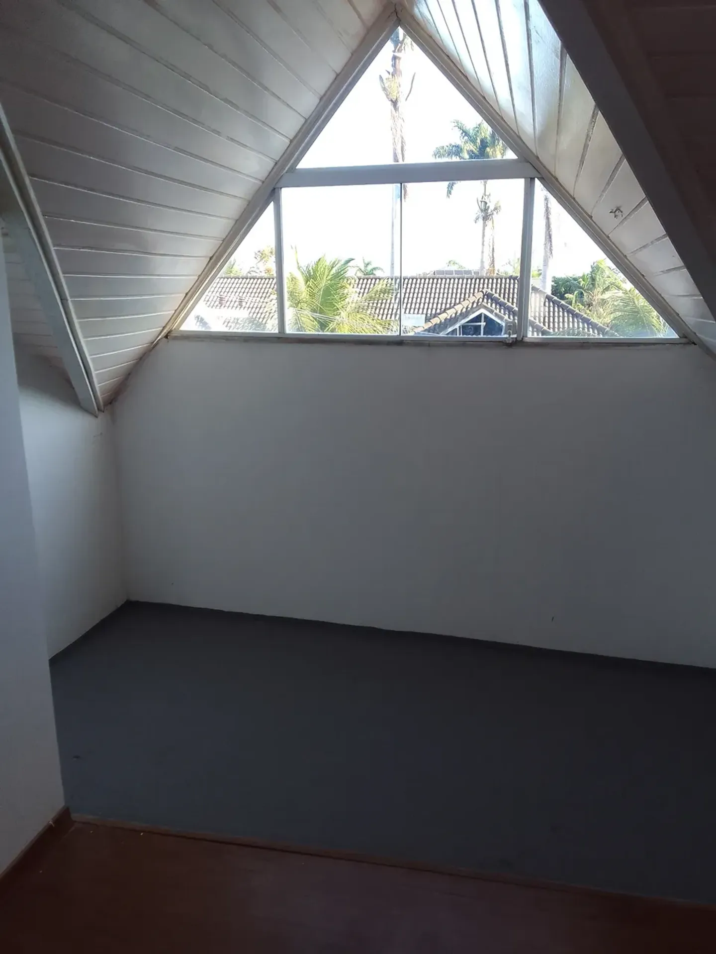 Unfurnished house with 5 bedrooms and 5 bathrooms — photo 25