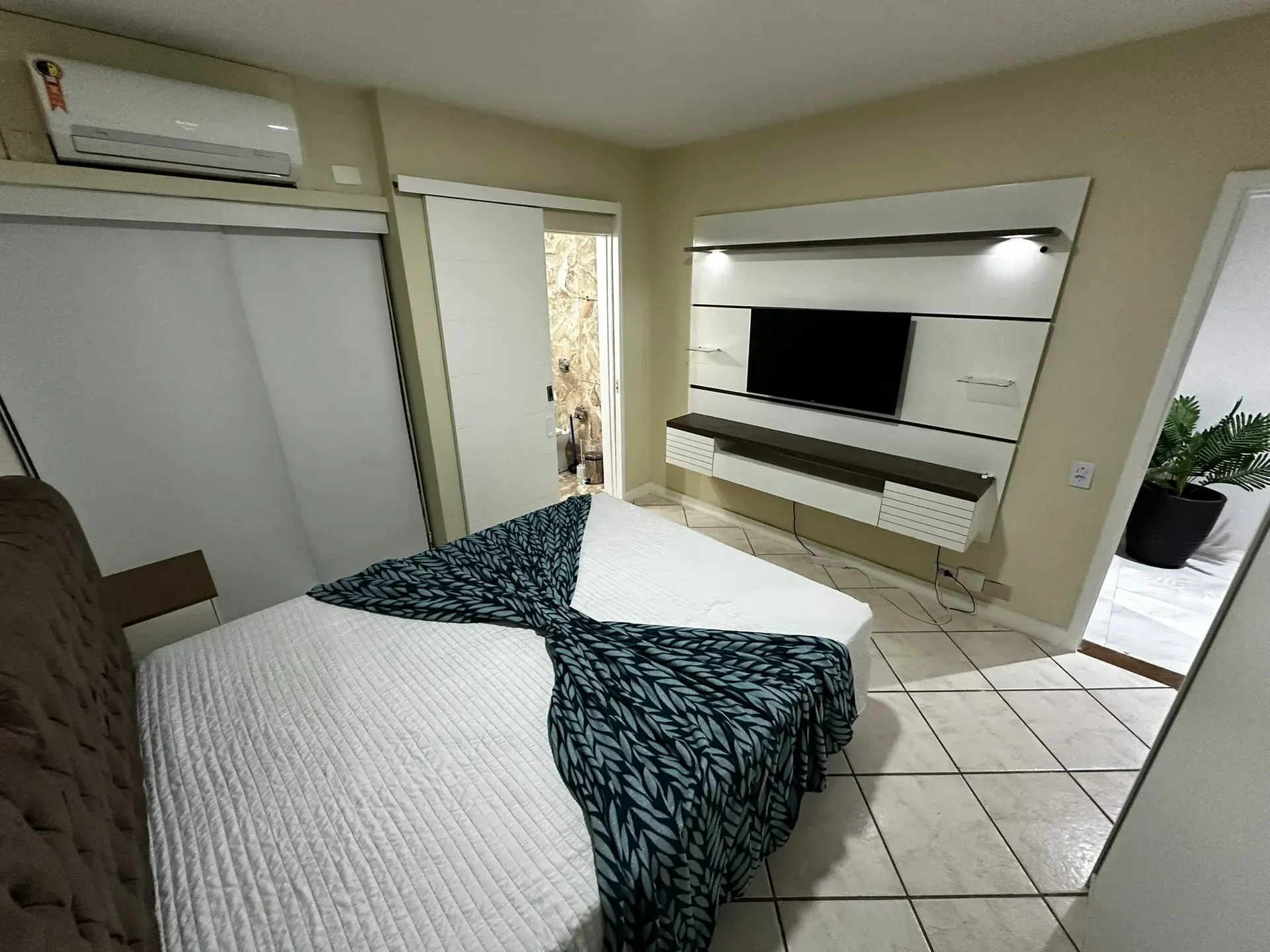 Furnished apartment with 2 bedrooms and 2 parking spaces — photo 22