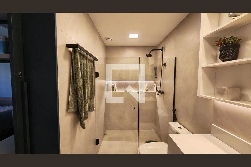 4-bedroom apartment with a glass-enclosed balcony — photo 34