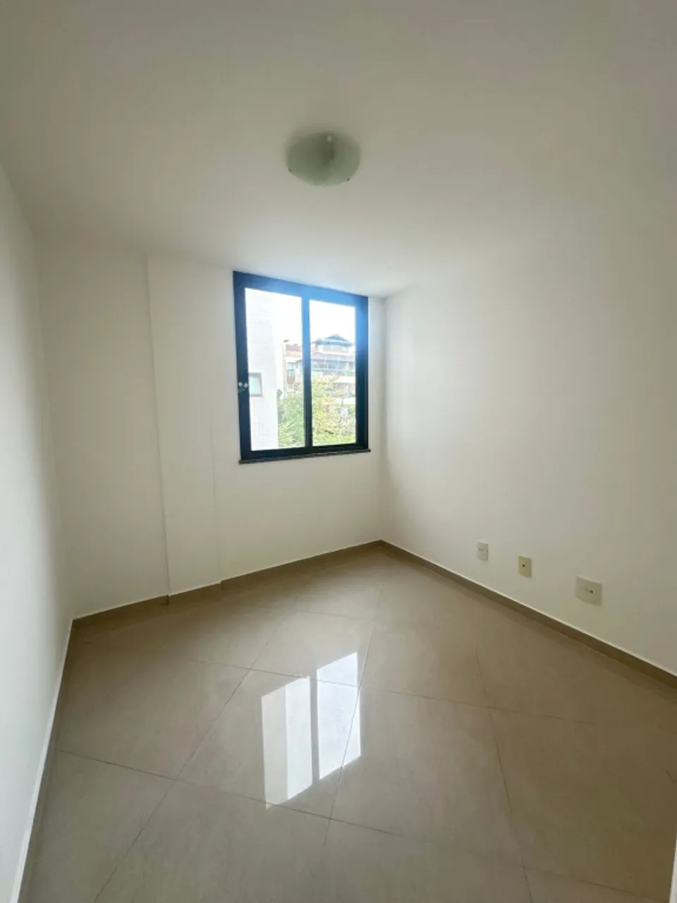 3-bedroom apartment with a separate kitchen and stove — photo 2