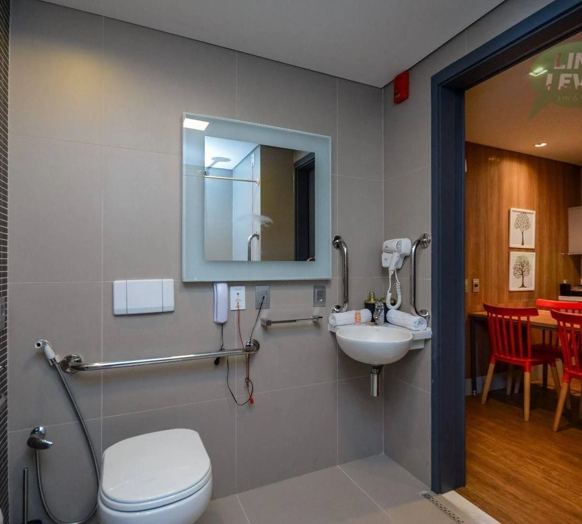 One-bedroom apartment in a building with a coworking space — photo 31