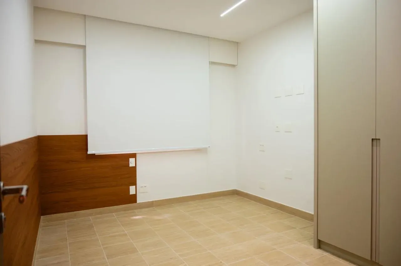 5-bedroom apartment, 1 with its own bathroom, 218 m² — photo 37