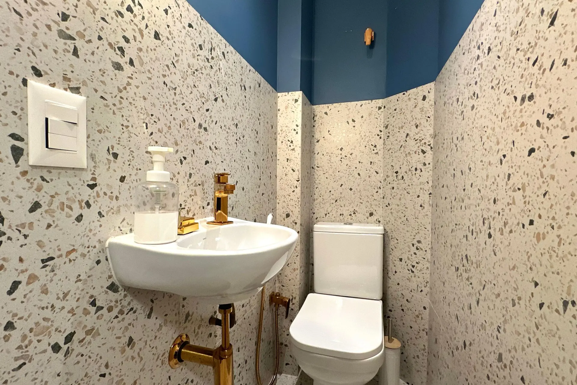 Washing machine in a 3-bedroom apartment, 110 m² — photo 20