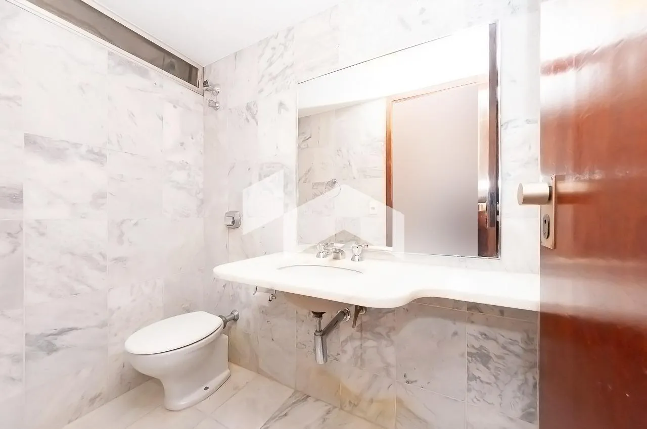 380 m² apartment with private laundry area — photo 14