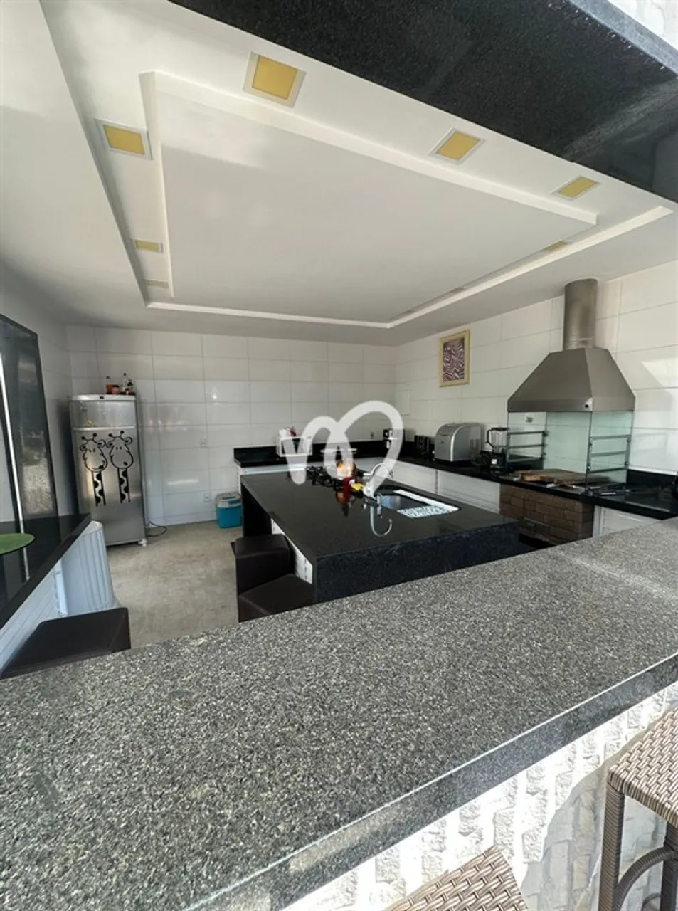 House with 5 bedrooms and 5 bathrooms plus open-plan kitchen — photo 11
