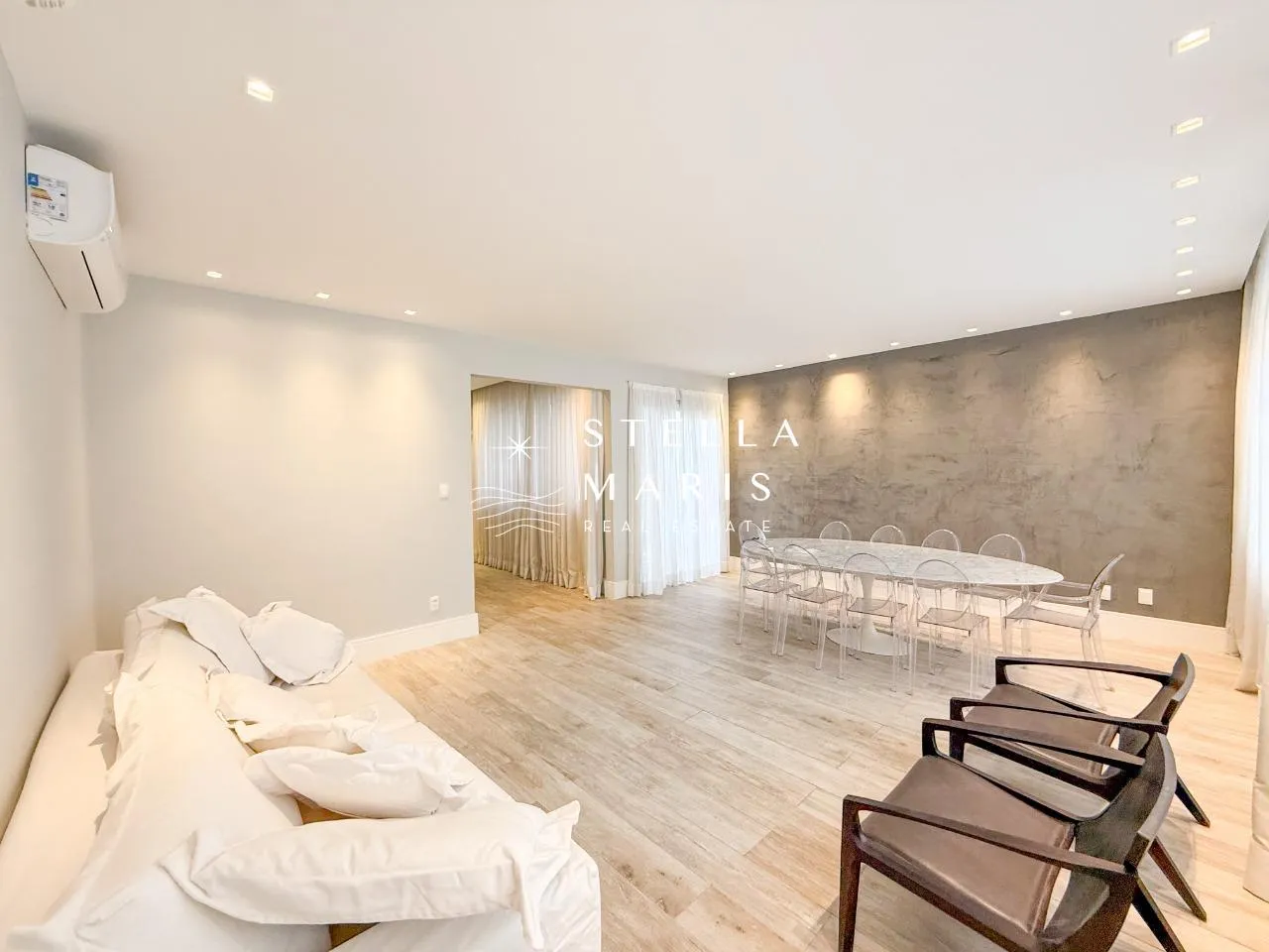 Furnished apartment with 3 bedrooms and 3 bathrooms