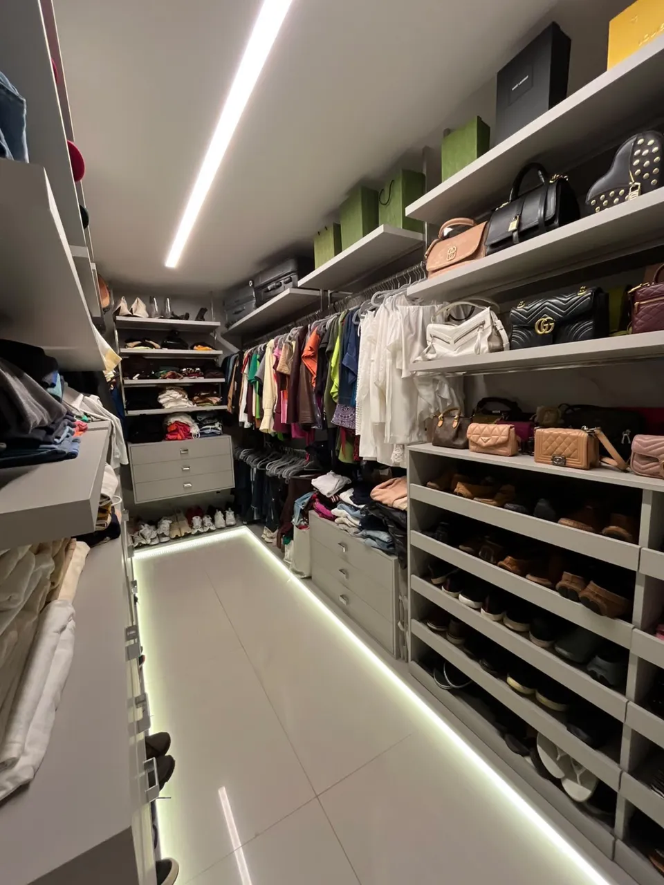 5-bedroom house with a walk-in closet in João Pessoa — photo 5