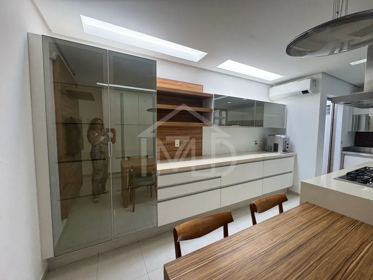 Furnished house with 4 en-suite bedrooms and open kitchen — photo 20