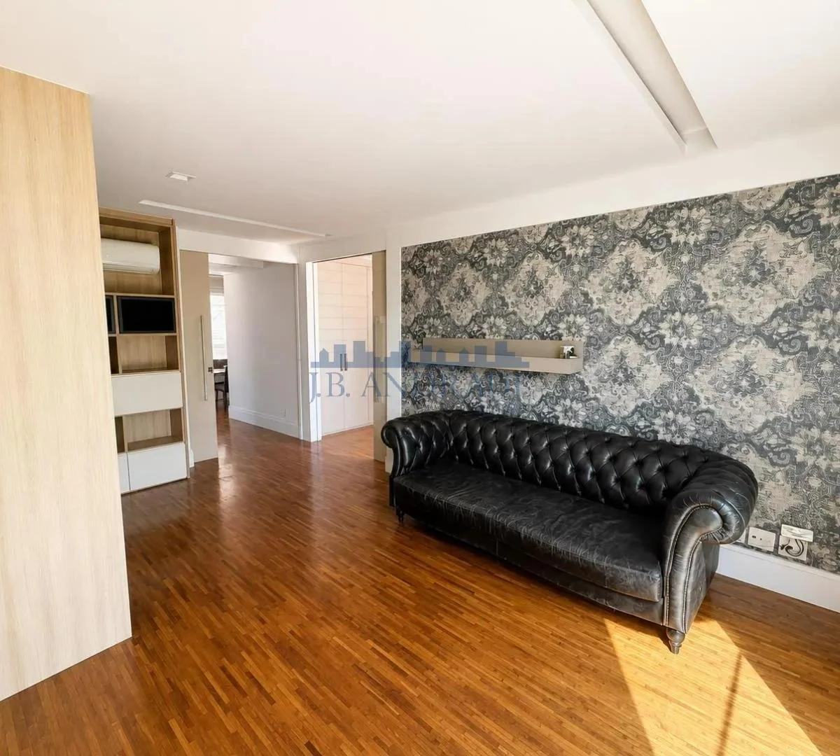 Furnished apartment with 4 bedrooms, 3 bathrooms and a balcony — photo 22