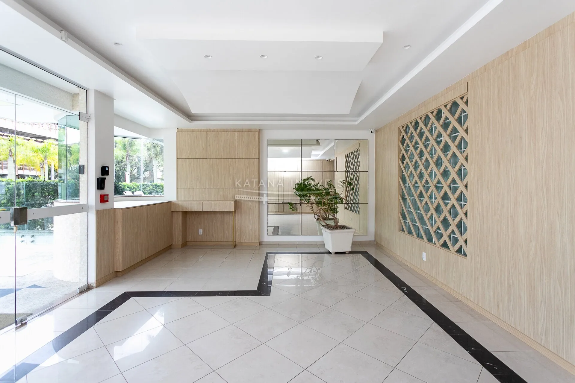 4-bedroom apartment with a bathtub in Florianópolis — photo 12