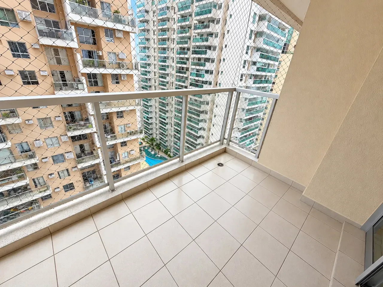 3-bedroom apartment in a building with a gym
