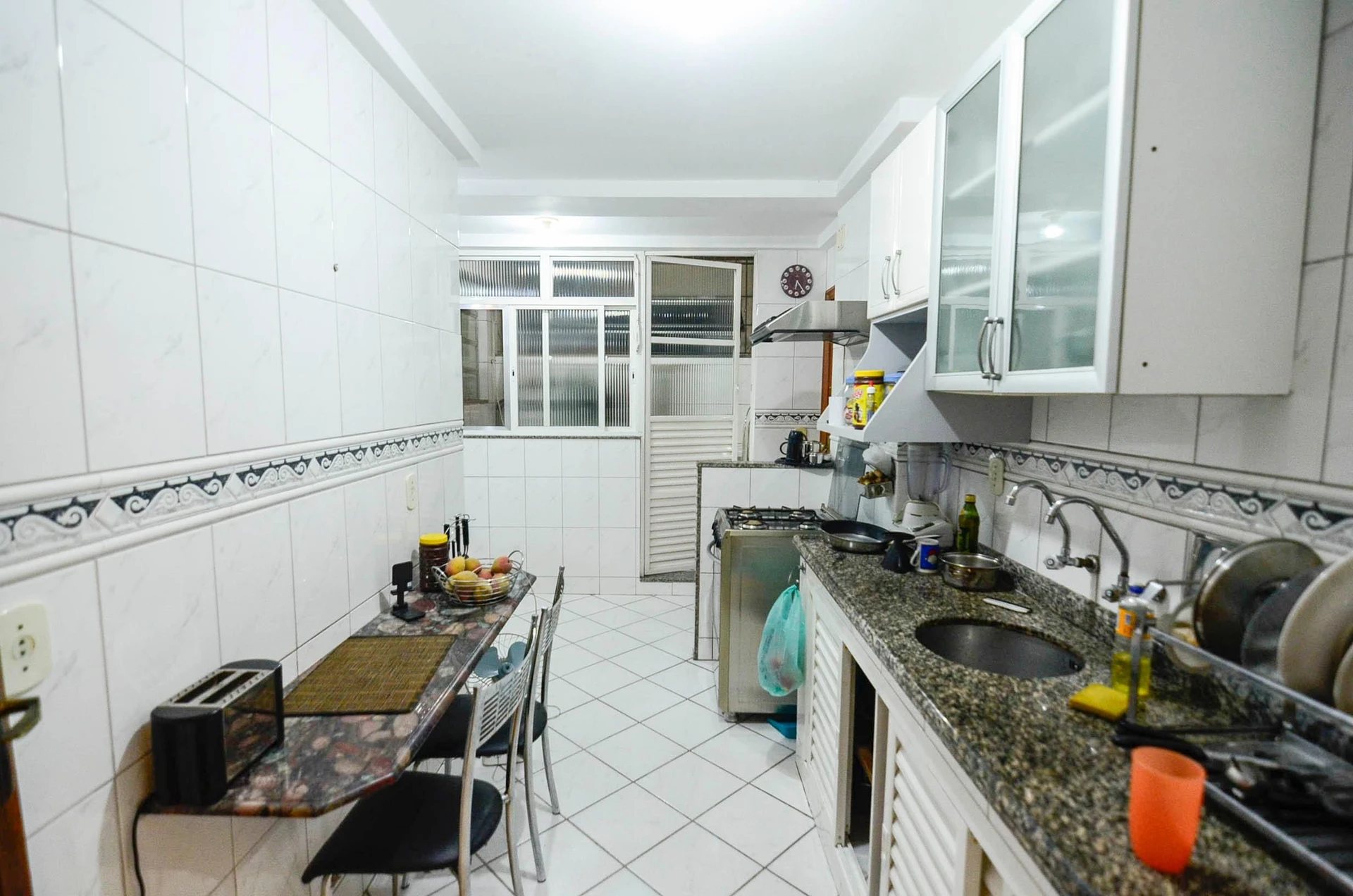 Furnished 2-bedroom apartment with a gas stove — photo 46