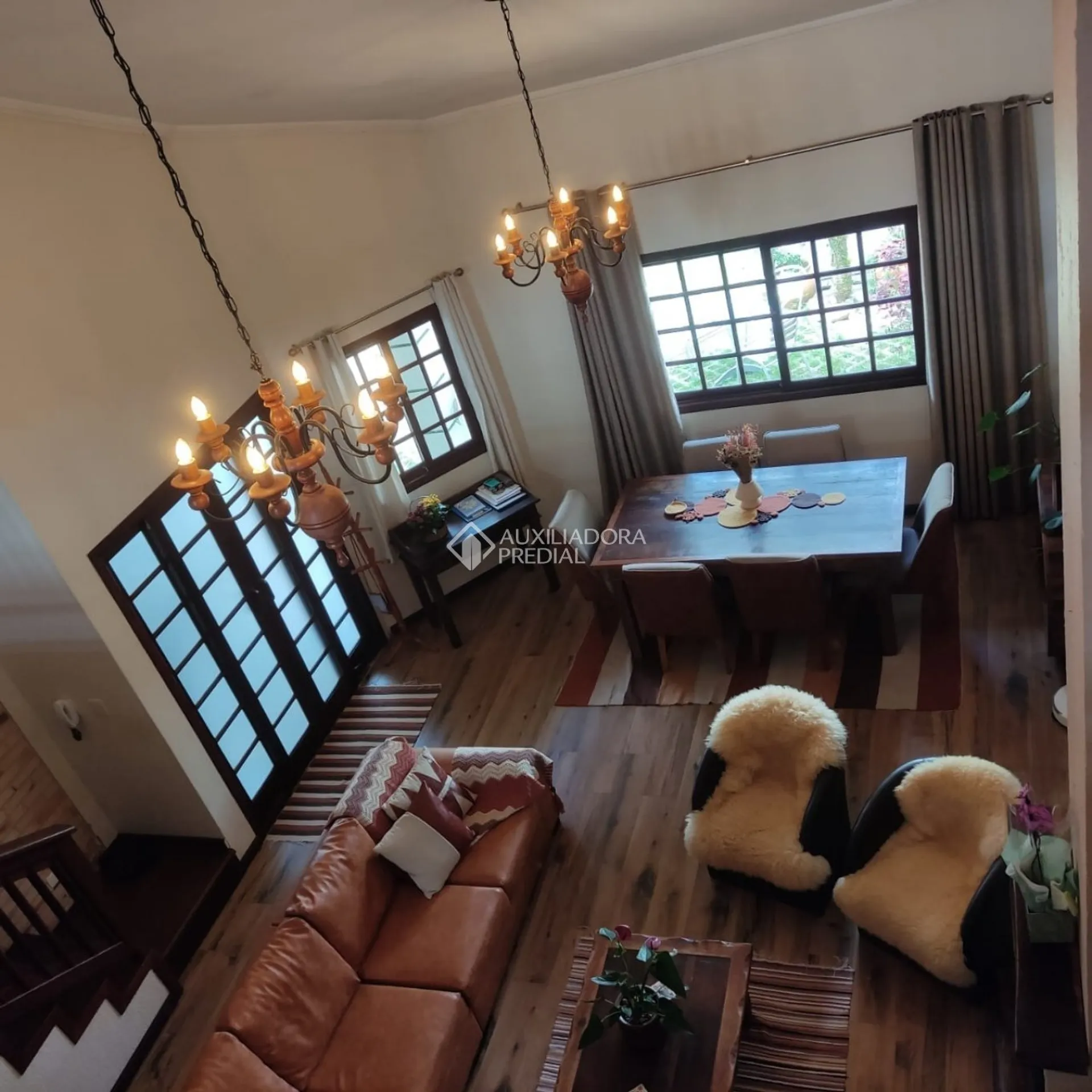 Furnished house, 295 m², with a fireplace — photo 9