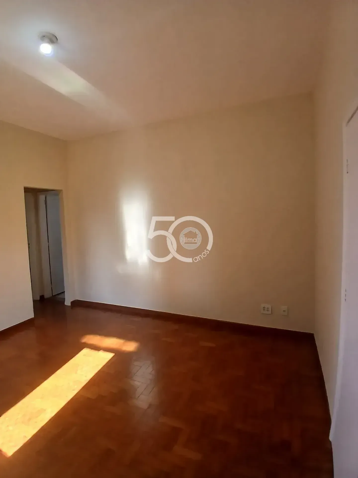 Apartamento de 2 dormitorios con balcón y cocina separada — photo 20