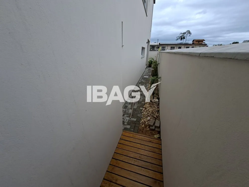 House with 3 en-suite bedrooms and 2 parking spots — photo 14