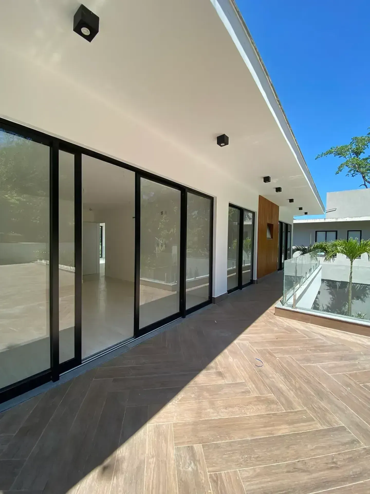 Unfurnished house with 5 bedrooms and 5 bathrooms — photo 24