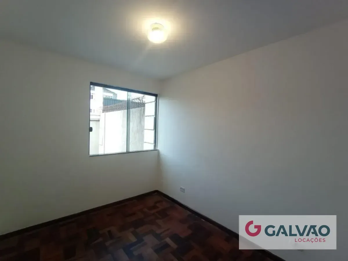 Wood or laminate floors in a 3-bedroom house, 96 m² — photo 4