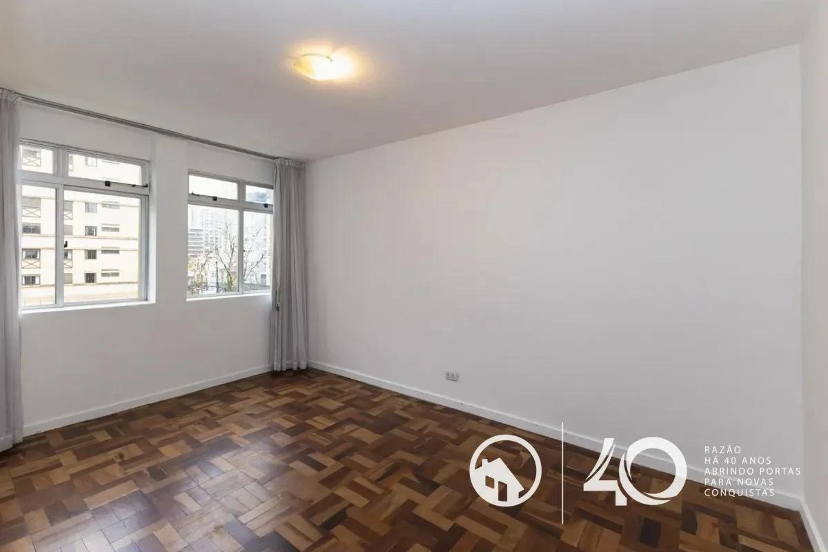 2-bedroom apartment with wood or laminate floors in Curitiba — photo 17