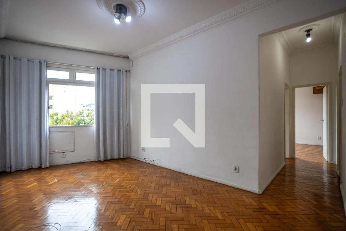 Wood or laminate floors in a 3-bedroom apartment, 85 m² — photo 7