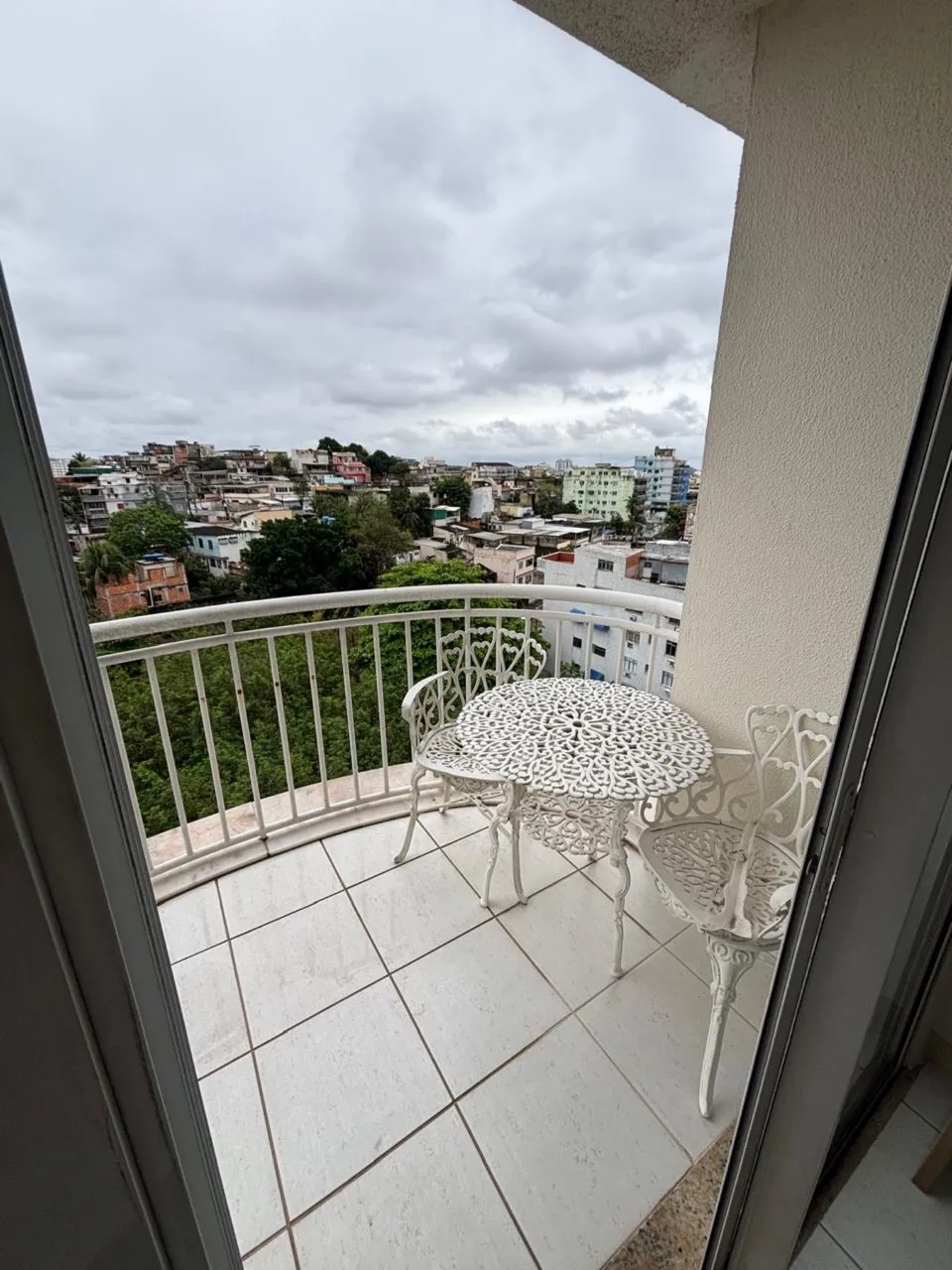 Apartamento vazio com 2 quartos e varanda — photo 10