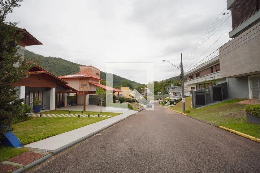 Floor-to-ceiling windows in a 4-bedroom house, 300 m² — photo 46
