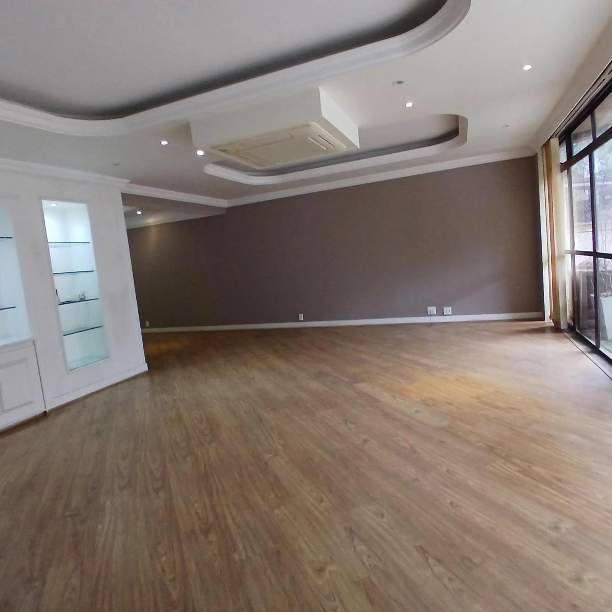 3-bedroom apartment with a home office — photo 38
