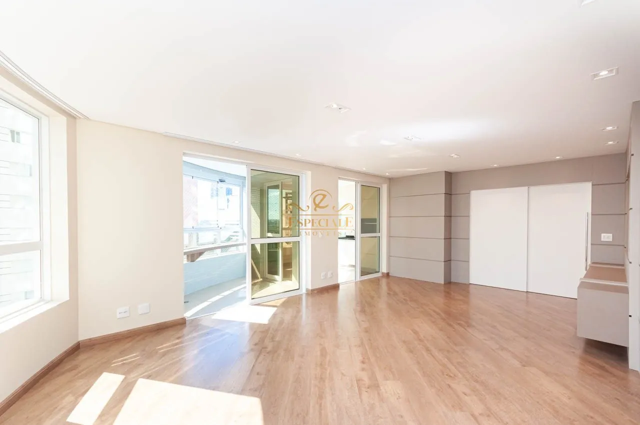 4-bedroom apartment with 2 suites, 331 m² — photo 2