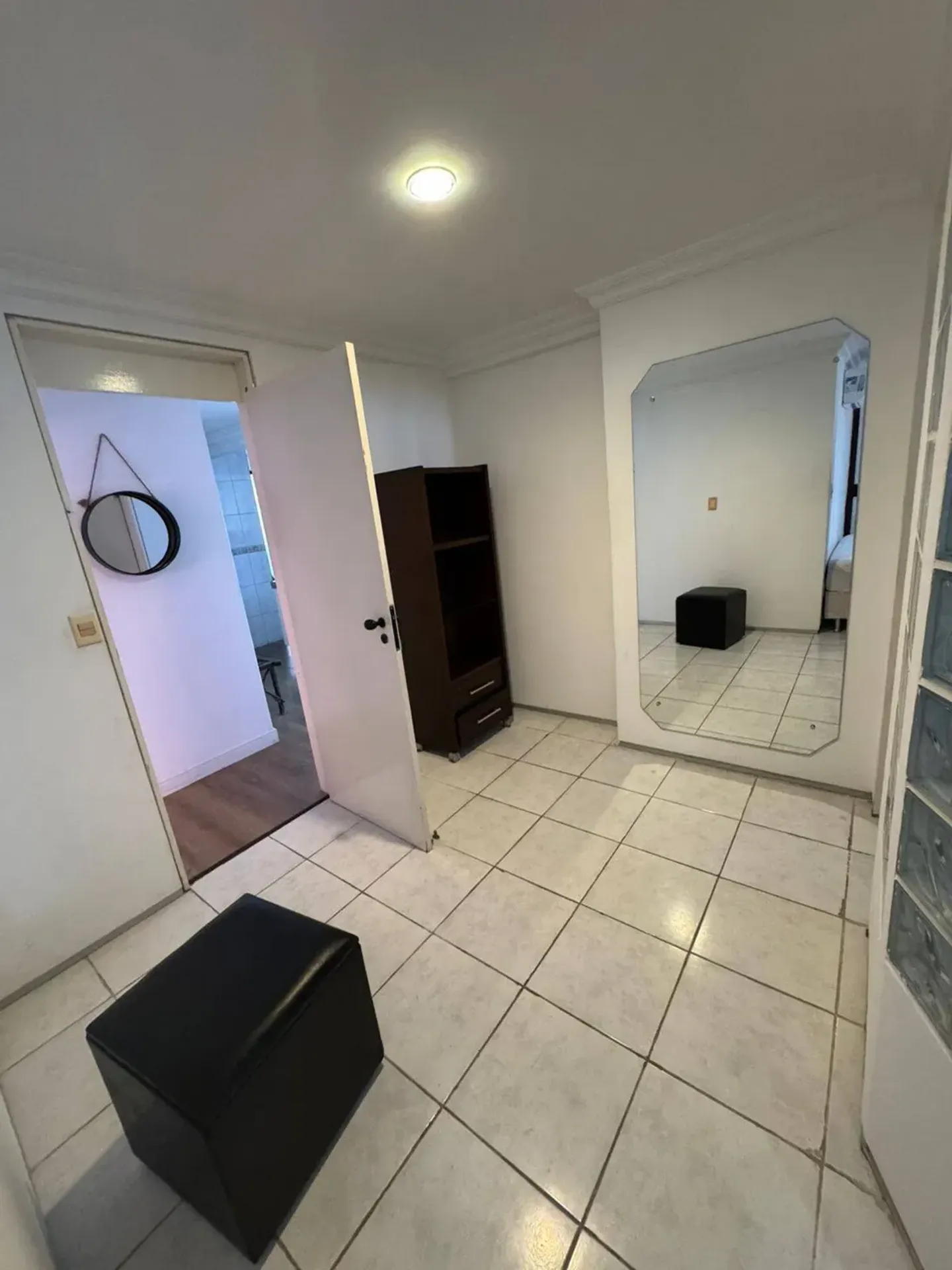 4-bedroom apartment in a building with a pool — photo 20