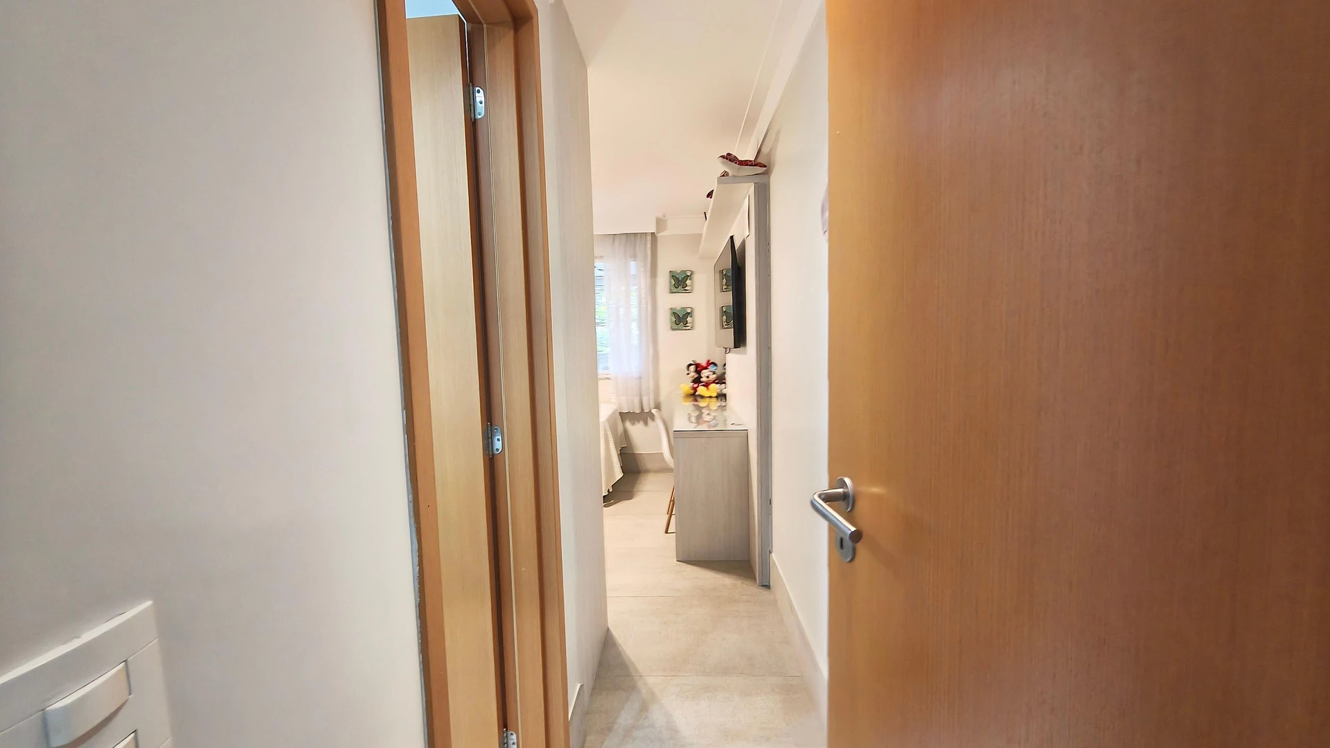 Furnished apartment, 160 m², with a glass-enclosed balcony — photo 45