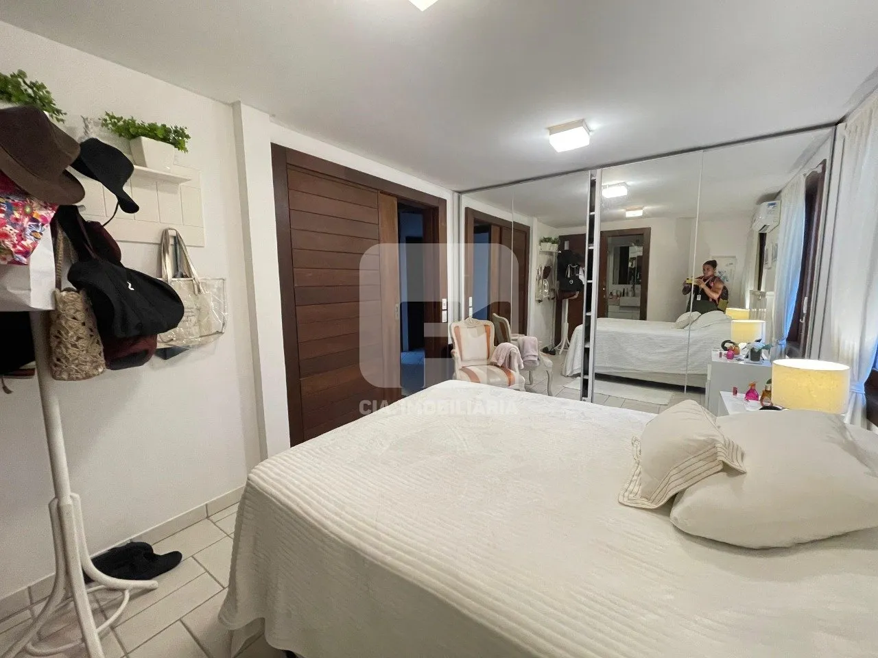 Furnished 350 m² house with 6 bedrooms and 3 suites — photo 6