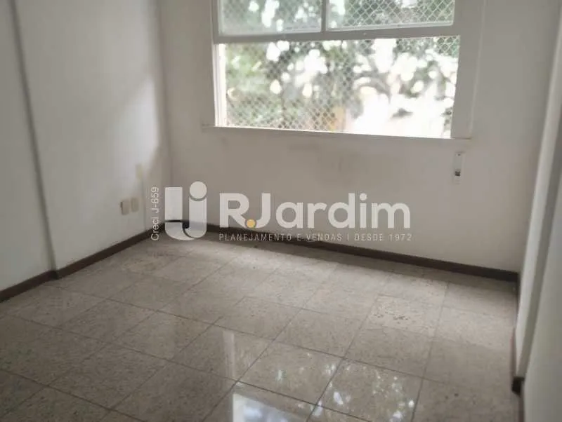 4-bedroom apartment with 200 m² on the 2nd floor — photo 15