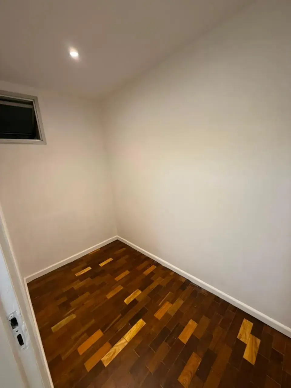 Unfurnished apartment with 3 bedrooms and a balcony — photo 11
