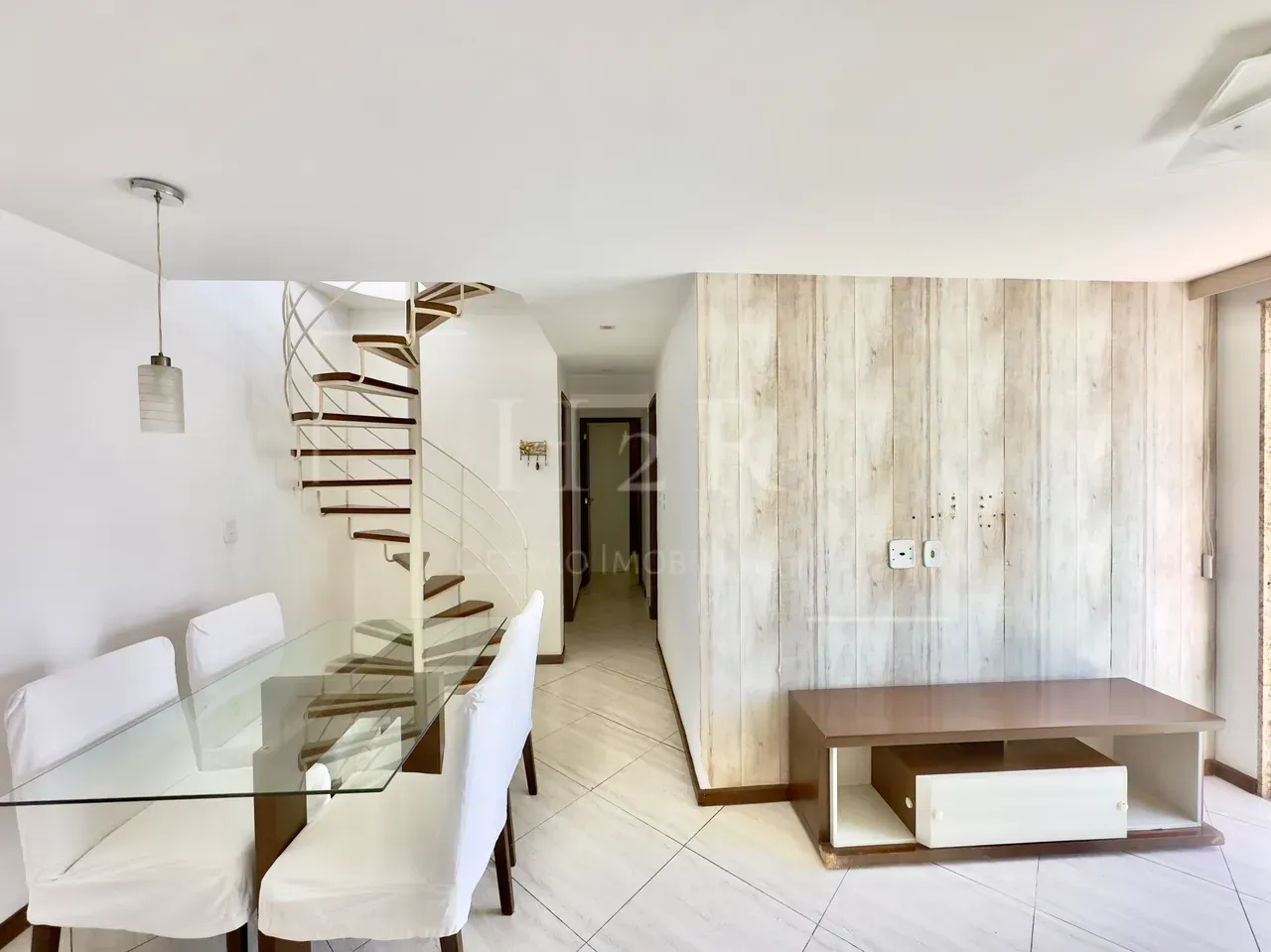 Furnished 3-bedroom apartment with balcony — photo 12