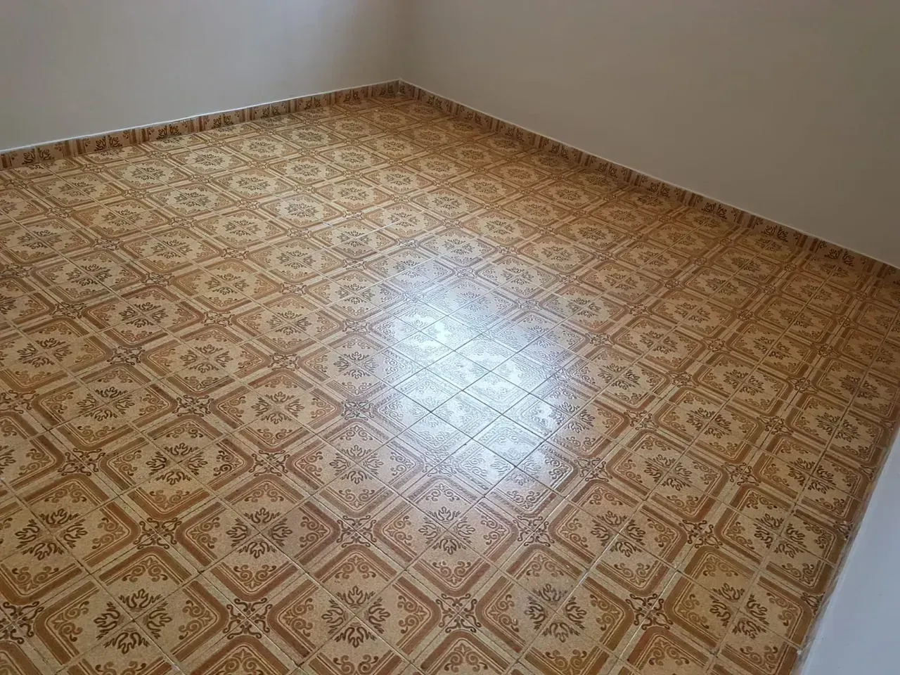 Unfurnished 2-bedroom apartment with ceramic floors — photo 9