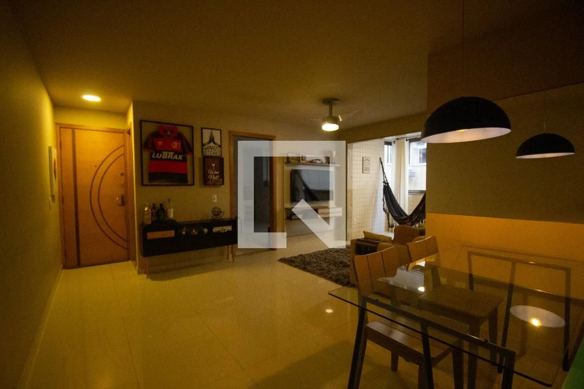 Furnished apartment with 2 en-suite bedrooms and desk — photo 8