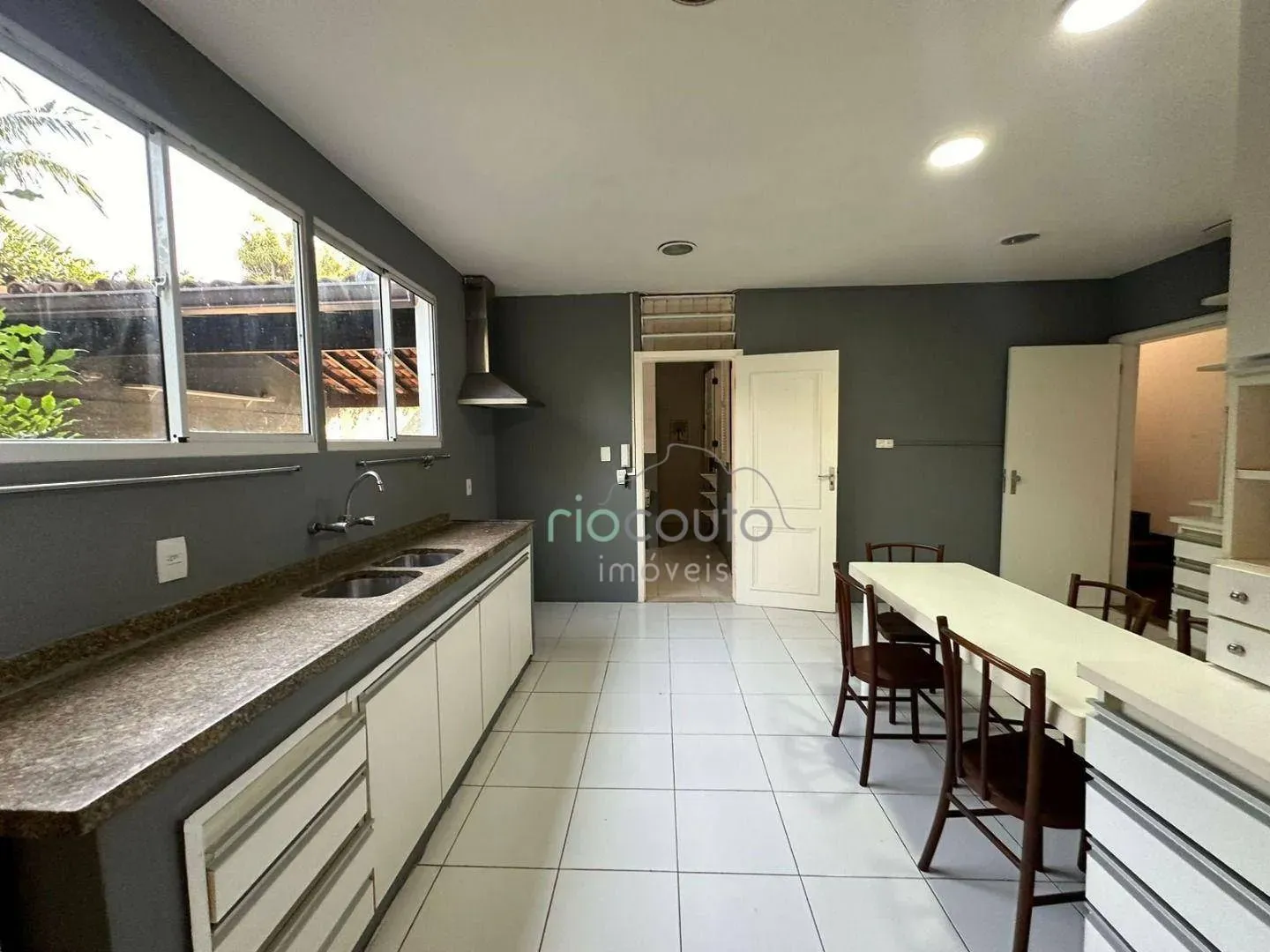 Casa com 5 quartos, 990 m² e 2 vagas, perto das janelas — photo 11